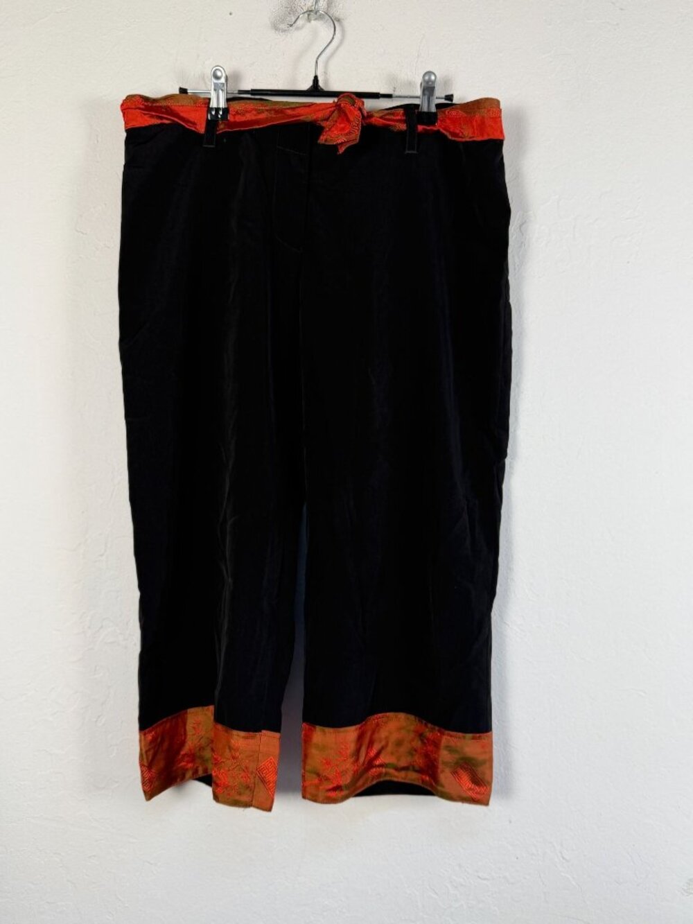 OMGallery Handmade Silk Blend Capri Pants Size 1 Black Red Embroidered Wide Leg